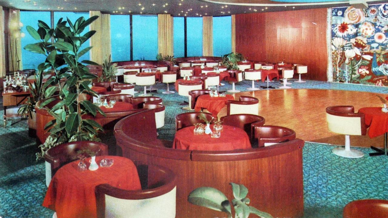 Ansichtskarte mit Abbildung der Sky-Bar im Hotel "Neptun" in Rostock-Warnemünde.