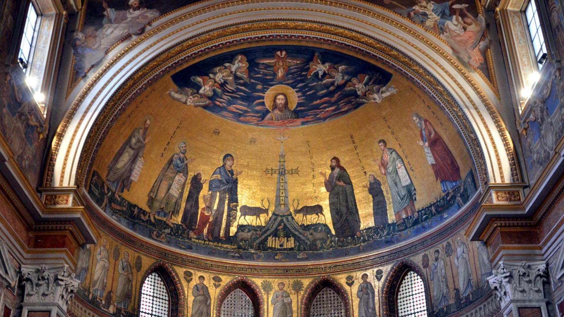 Die mit Mosaiken versehene Apsis der Laterankirche (San Giovanni in Laterano) in Rom. Die Lateranbasilika ist eine von vier Papstbasiliken in Rom und der eigentliche Sitz des Papstes. Die mit Mosaiken versehene Apsis der Laterankirche (San Giovanni in Laterano) in Rom. Die Lateranbasilika ist eine von vier Papstbasiliken in Rom und der eigentliche Sitz des Papstes.