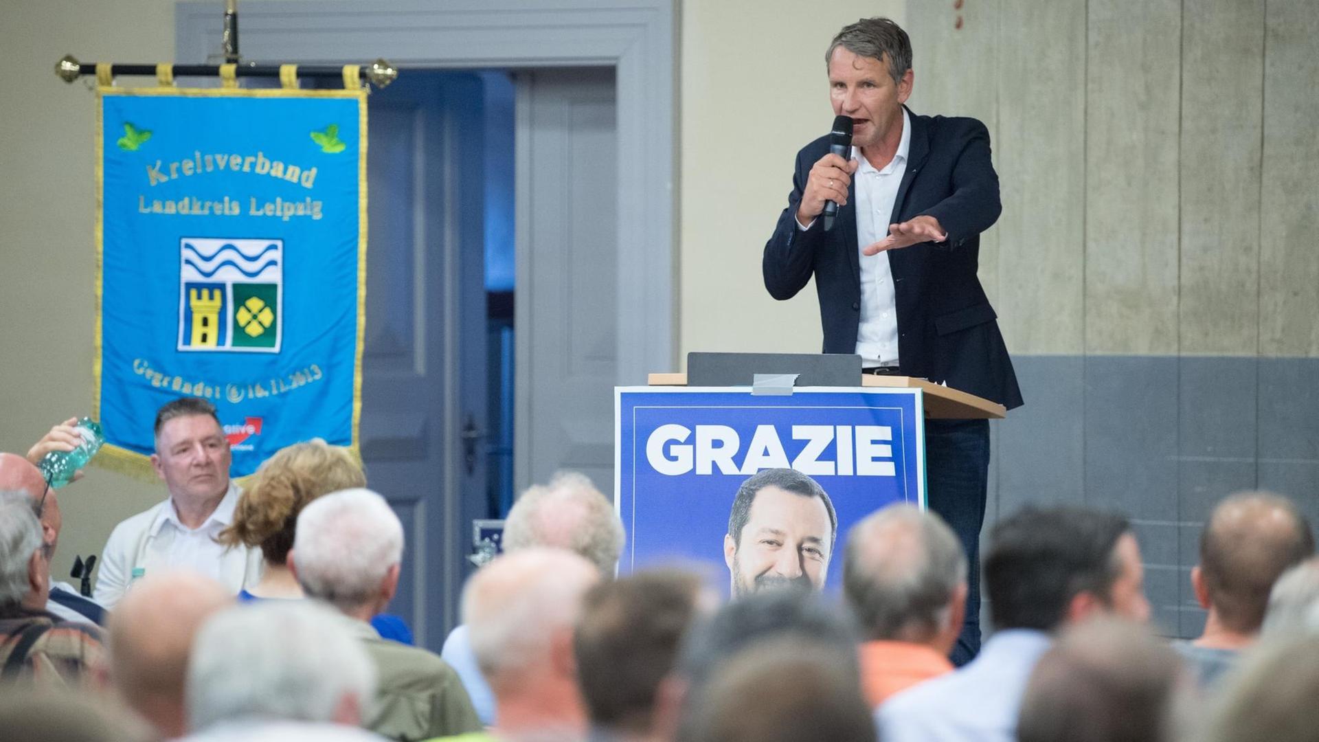 09.08.2019, Sachsen, Grimma: Björn Höcke, Vorsitzender der AfD in Thüringen, spricht bei einer Wahlkampfveranstaltung seiner Partei im Rathaus.