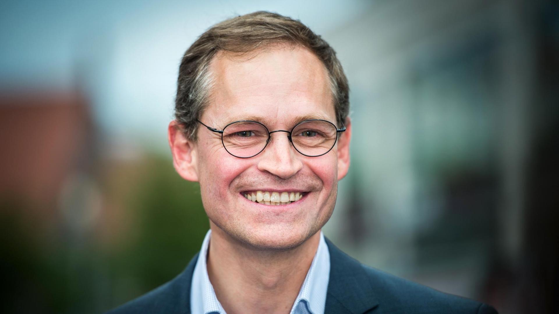 Berlins Regierender Bürgermeister Michael Müller (SPD) besucht am 31.05.2016 das Hoffest des Senats in Berlin. Berlins Regierender Bürgermeister Michael Müller (SPD) besucht am 31.05.2016 das Hoffest des Senats in Berlin.