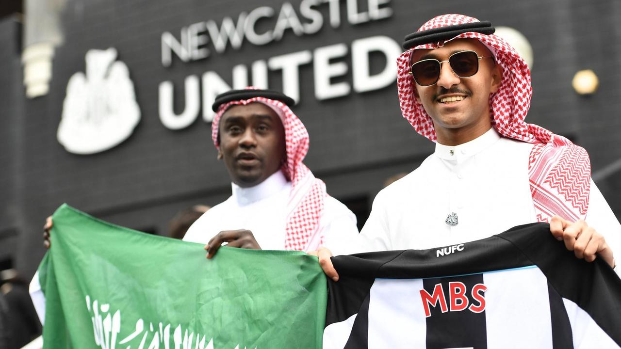 Mandatory Credit: Photo by Richard Lee/Shutterstock 12578006c Two Saudi Arabian Newcastle United fans Newcastle United v Chelsea, Premier League, Football, St James Park, Newcastle, UK - 30 Oct 2021 EDITORIAL USE ONLY No use with unauthorised audio, video, data, fixture lists, club/league logos or live services. Online in-match use limited to 120 images, no video emulation. No use in betting, games or single club/league/player publications. Newcastle United v Chelsea, Premier League, Football, St James Park, Newcastle, UK - 30 Oct 2021 EDITORIAL USE ONLY No use with unauthorised audio, video, data, fixture lists, club/league logos or live services. Online in-match use limited to 120 images, no video emulation. No use in betting, games or single club/league/player publications. PUBLICATIONxINxGERxSUIxAUTXHUNxGRExMLTxCYPxROMxBULxUAExKSAxONLY Copyright: xRichardxLee/Shutterstockx 12578006c Mandatory Credit: Photo by Richard Lee/Shutterstock 12578006c Two Saudi Arabian Newcastle United fans Newcastle United v Chelsea, Premier League, Football, St James Park, Newcastle, UK - 30 Oct 2021 EDITORIAL USE ONLY No use with unauthorised audio, video, data, fixture lists, club/league logos or live services. Online in-match use limited to 120 images, no video emulation. No use in betting, games or single club/league/player publications. Newcastle United v Chelsea, Premier League, Football, St James Park, Newcastle, UK - 30 Oct 2021 EDITORIAL USE ONLY No use with unauthorised audio, video, data, fixture lists, club/league logos or live services. Online in-match use limited to 120 images, no video emulation. No use in betting, games or single club/league/player publications. PUBLICATIONxINxGERxSUIxAUTXHUNxGRExMLTxCYPxROMxBULxUAExKSAxONLY Copyright: xRichardxLee/Shutterstockx 12578006c
