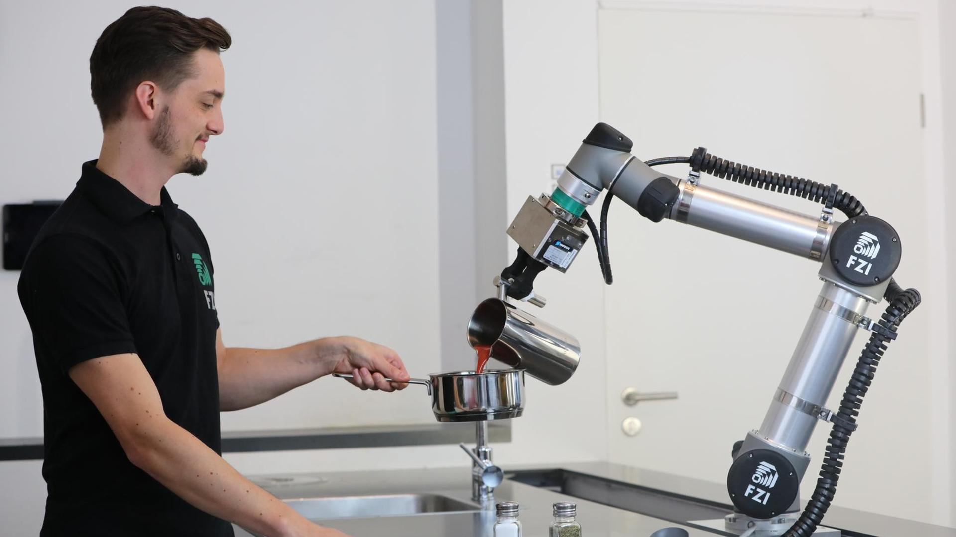 Das FZI erforscht die Interaktion des Menschen mit Robotern im Smart Home Das FZI erforscht die Interaktion des Menschen mit Robotern im Smart Home