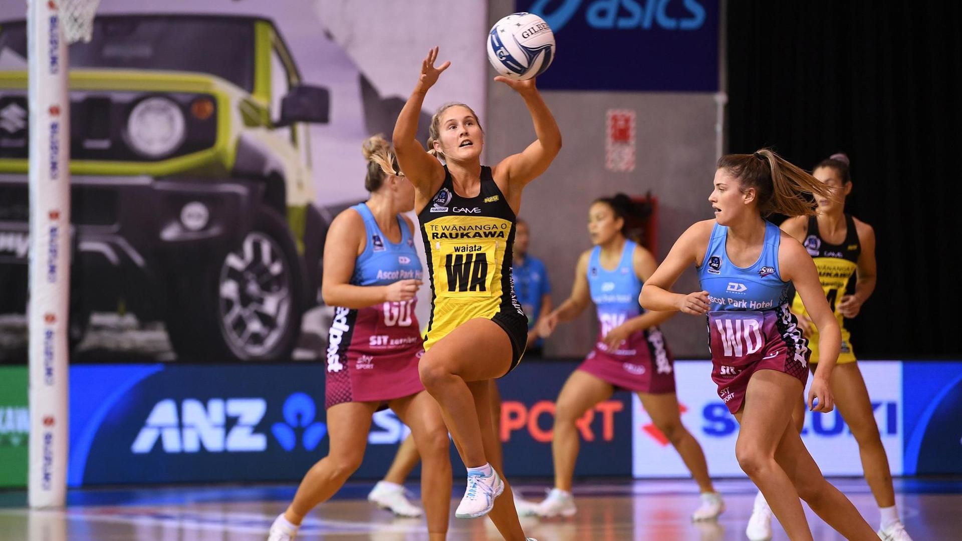Maddy Gordon beim Netballspiel Maddy Gordon beim Netballspiel