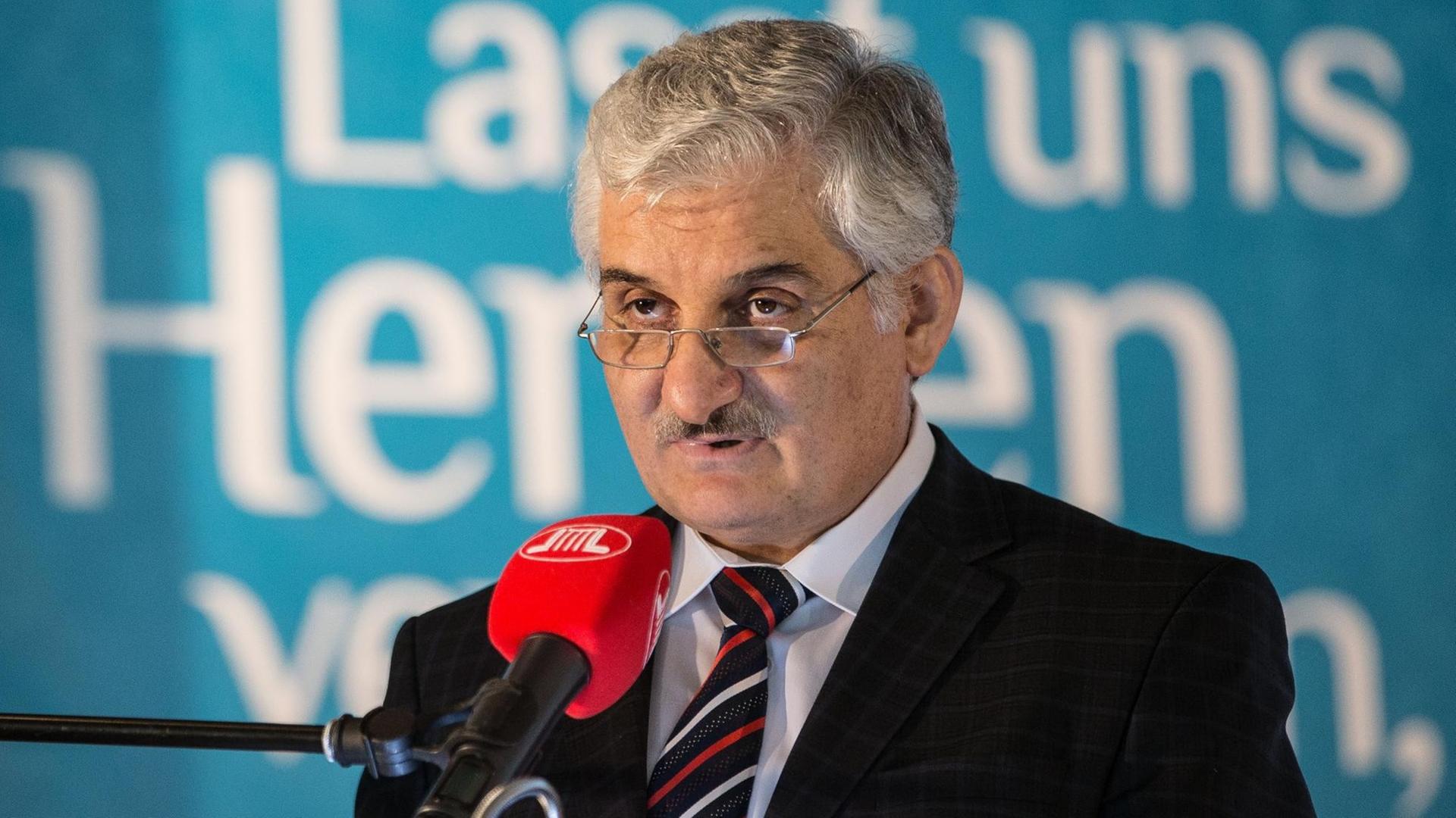 Nevzat Yasar Asikoglu, der Vorstandsvorsitzende der Ditib, spricht in Köln im Juni 2016. Nevzat Yasar Asikoglu, der Vorstandsvorsitzende der Ditib, spricht in Köln im Juni 2016.