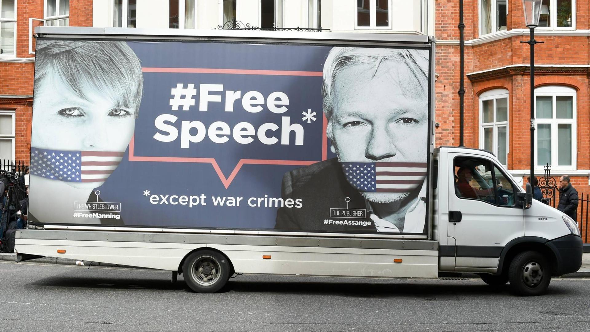 Ein Transporter mit einem Aufdruck der Gesichter von Julian Assange und Chelsea Manning steht vor der Botschaft Ecuadors in London Ein Transporter mit einem Aufdruck der Gesichter von Julian Assange und Chelsea Manning steht vor der Botschaft Ecuadors in London