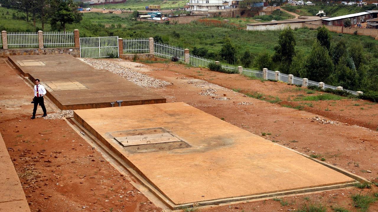 Genozid-Gedenkstätte Gisozi nahe Kigali in Ruanda, aufgenommen 2008 Genozid-Gedenkstätte Gisozi nahe Kigali in Ruanda, aufgenommen 2008