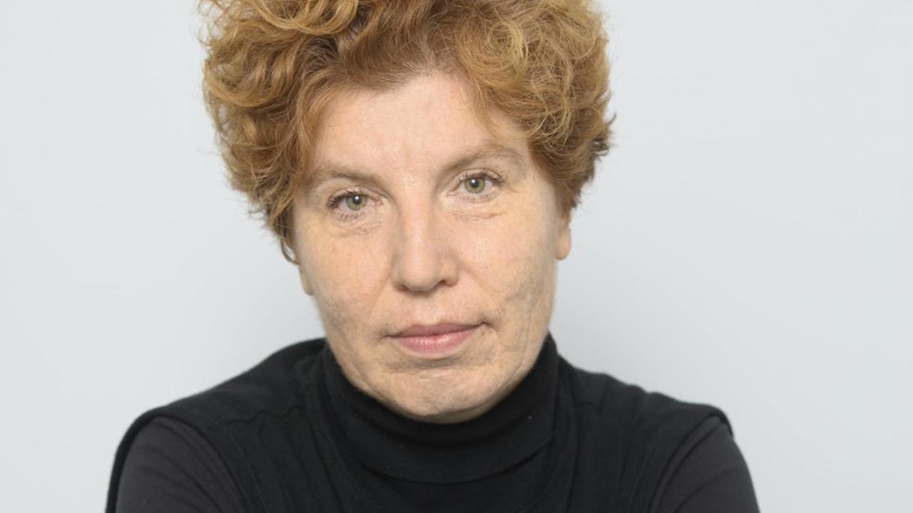 Porträt von Zora del Buono, Autorin und Schriftstellerin. Porträt von Zora del Buono, Autorin und Schriftstellerin.