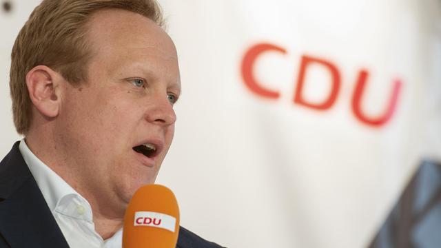 Tilman Kuban, Bundesvorsitzender der Jungen Union (JU) spricht bei einer CDU-Wahlkampfveranstaltung zur Europawahl