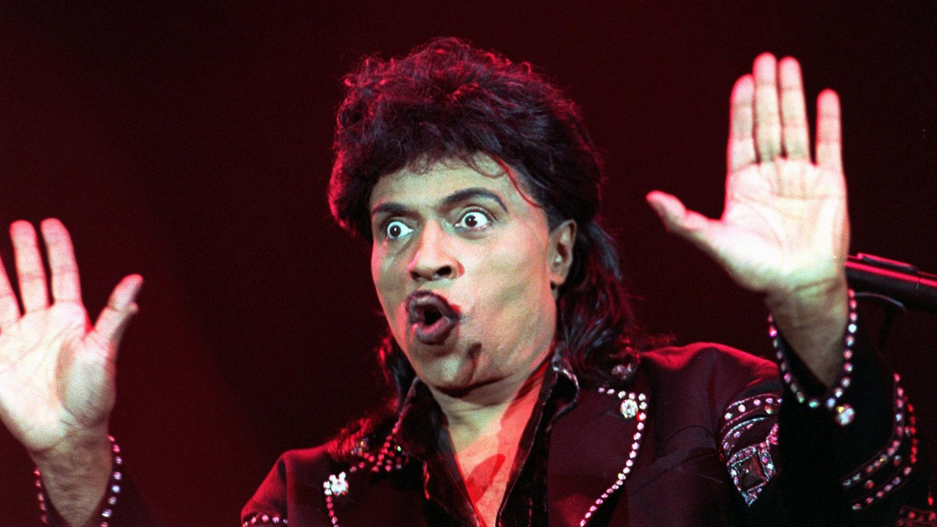 Die amerikanische Rock 'n' Roll-Legende Little Richard tritt am 11.7.2000 beim Konzert "The Legends of Rock'n'Roll" in London auf. Die amerikanische Rock 'n' Roll-Legende Little Richard tritt am 11.7.2000 beim Konzert "The Legends of Rock'n'Roll" in London auf.