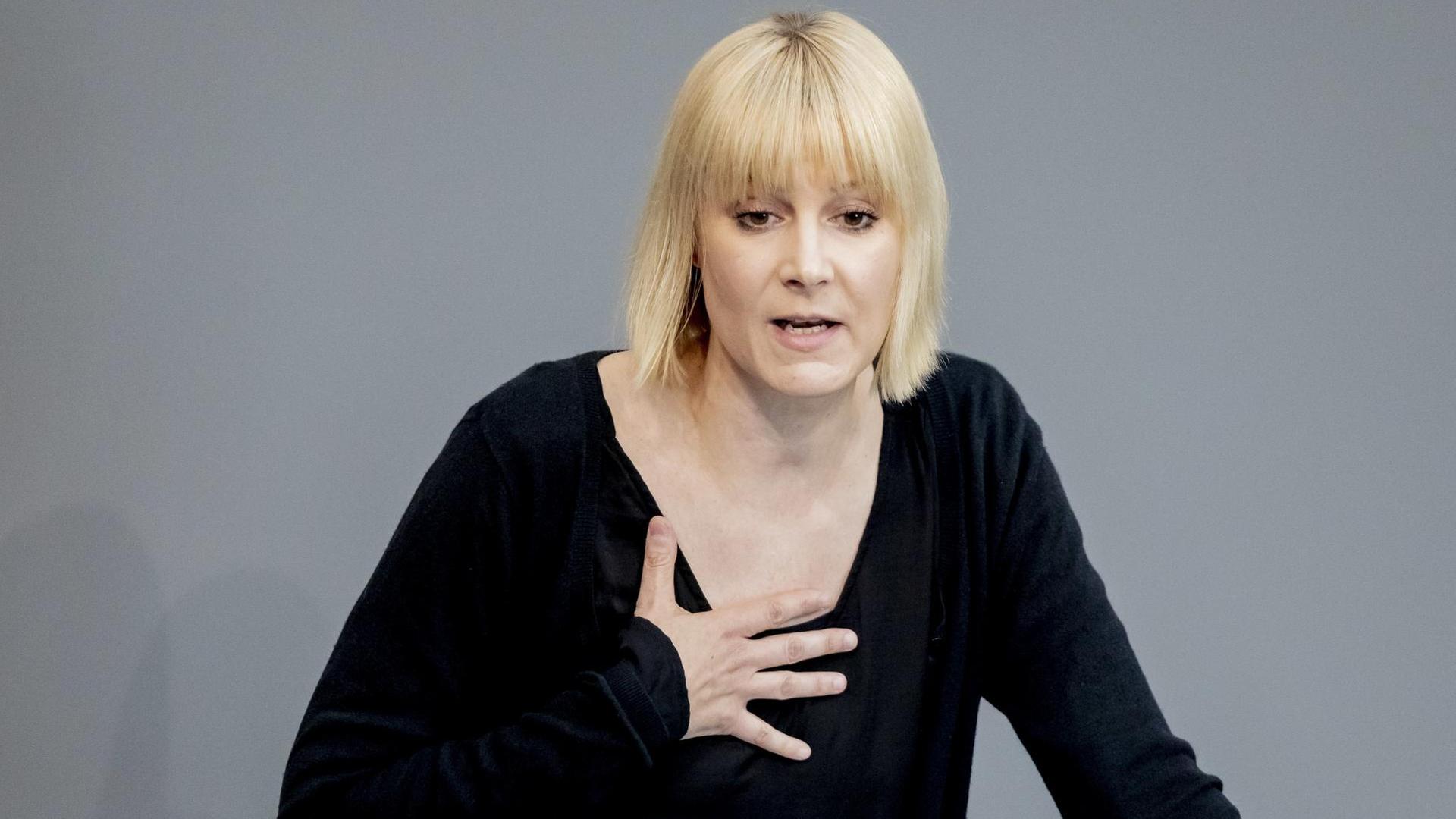 Nicole Gohlke (Die Linke), Mitglied des Deutschen Bundestages, spricht im Plenum. Nicole Gohlke (Die Linke), Mitglied des Deutschen Bundestages, spricht im Plenum.