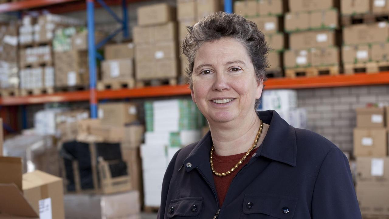Juliane Kronen, Geschäftsführerin innatura gGmbH im Kölner Lager Juliane Kronen, Geschäftsführerin innatura gGmbH im Kölner Lager