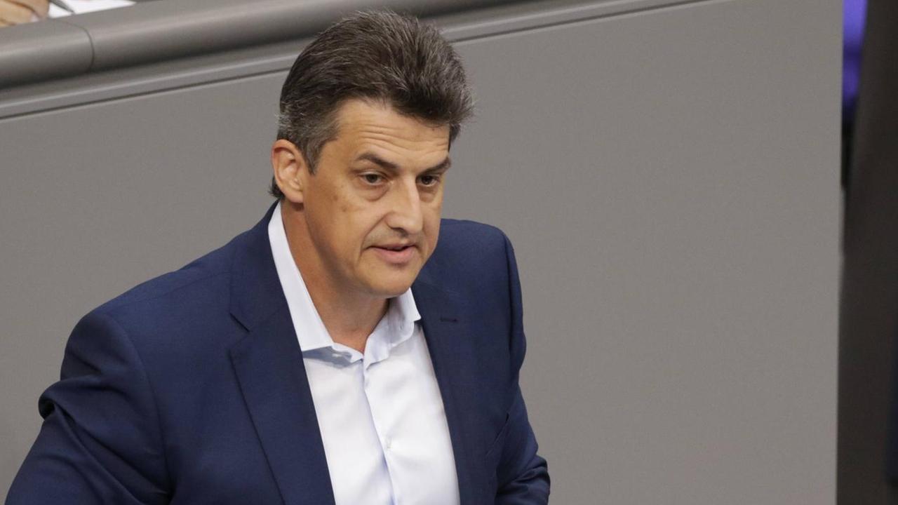 Der Linken-Bundestagsabgeordnete Frank Tempel spricht im Parlament. Der Linken-Bundestagsabgeordnete Frank Tempel spricht im Parlament.