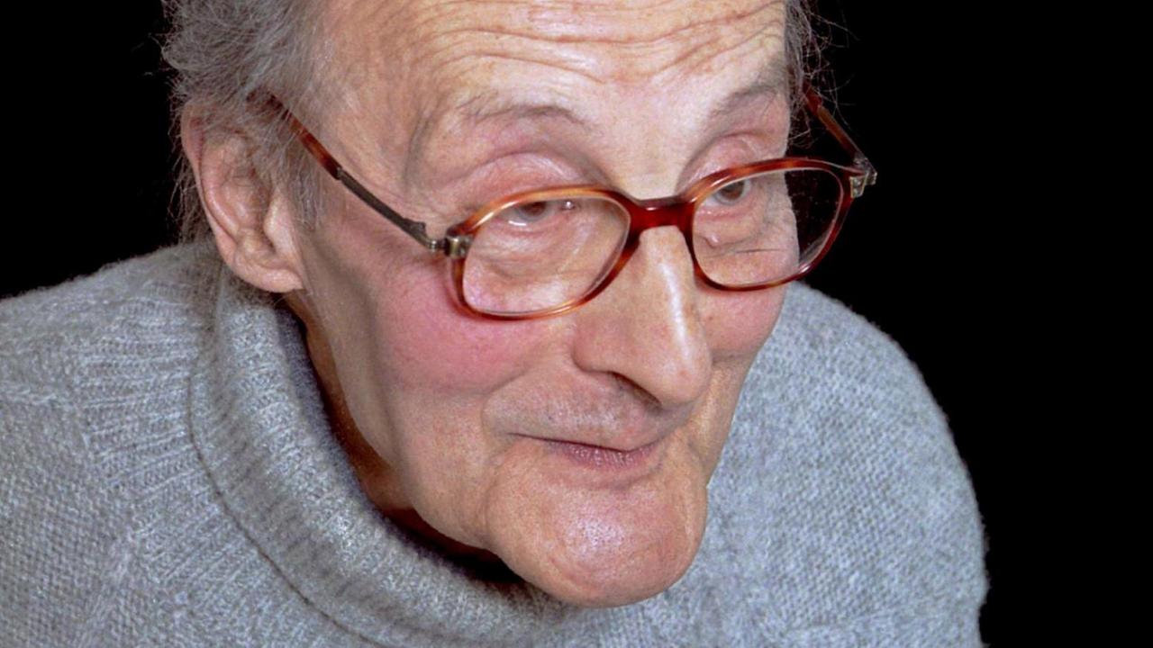 Der französische Philosoph und Soziologe Andre Gorz auf einem Foto aus dem Jahre 1998. Der französische Philosoph und Soziologe Andre Gorz auf einem Foto aus dem Jahre 1998.