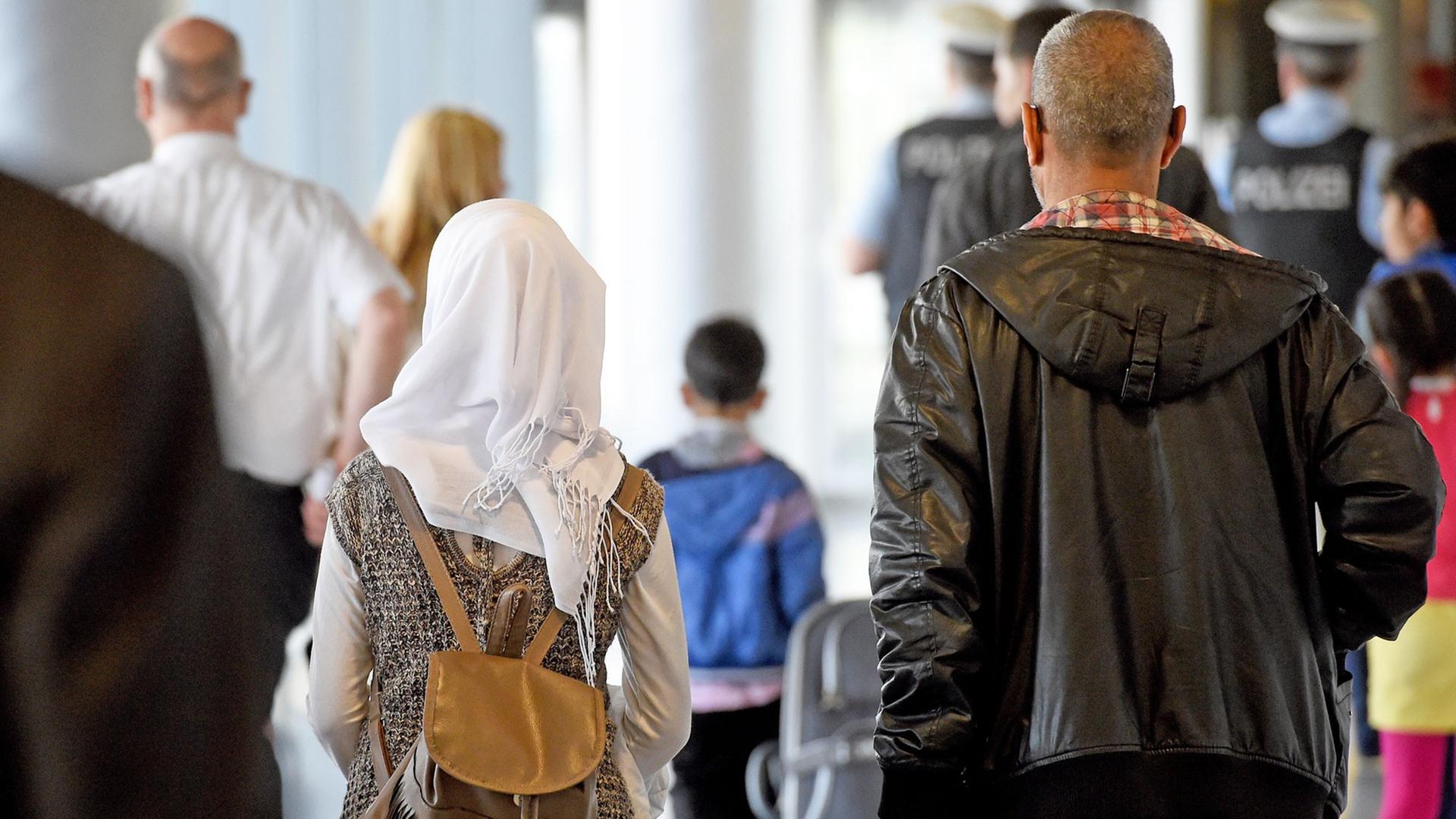Syrische Flüchtlinge am Flughafen Hannover