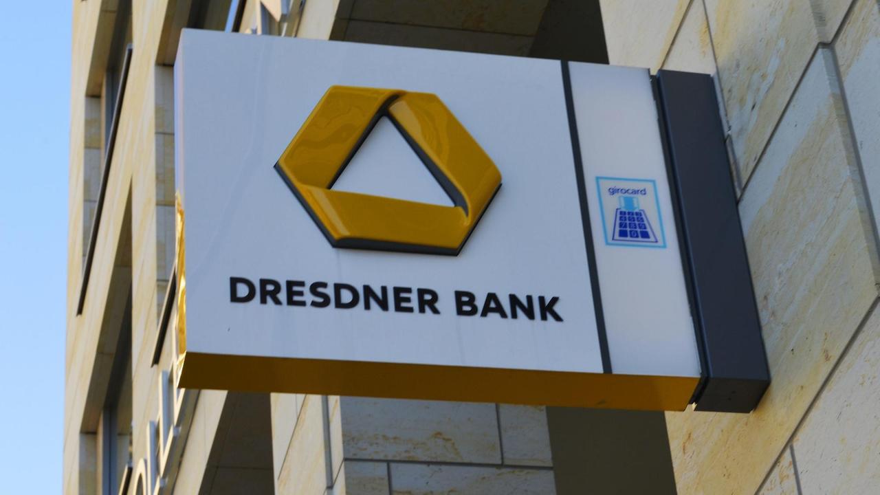 Im Mai 2009 verschmolz die Dresdner Bank AG mit der Commerzbank AG, die 100 Prozent der Anteile hält. Im Mai 2009 verschmolz die Dresdner Bank AG mit der Commerzbank AG, die 100 Prozent der Anteile hält.