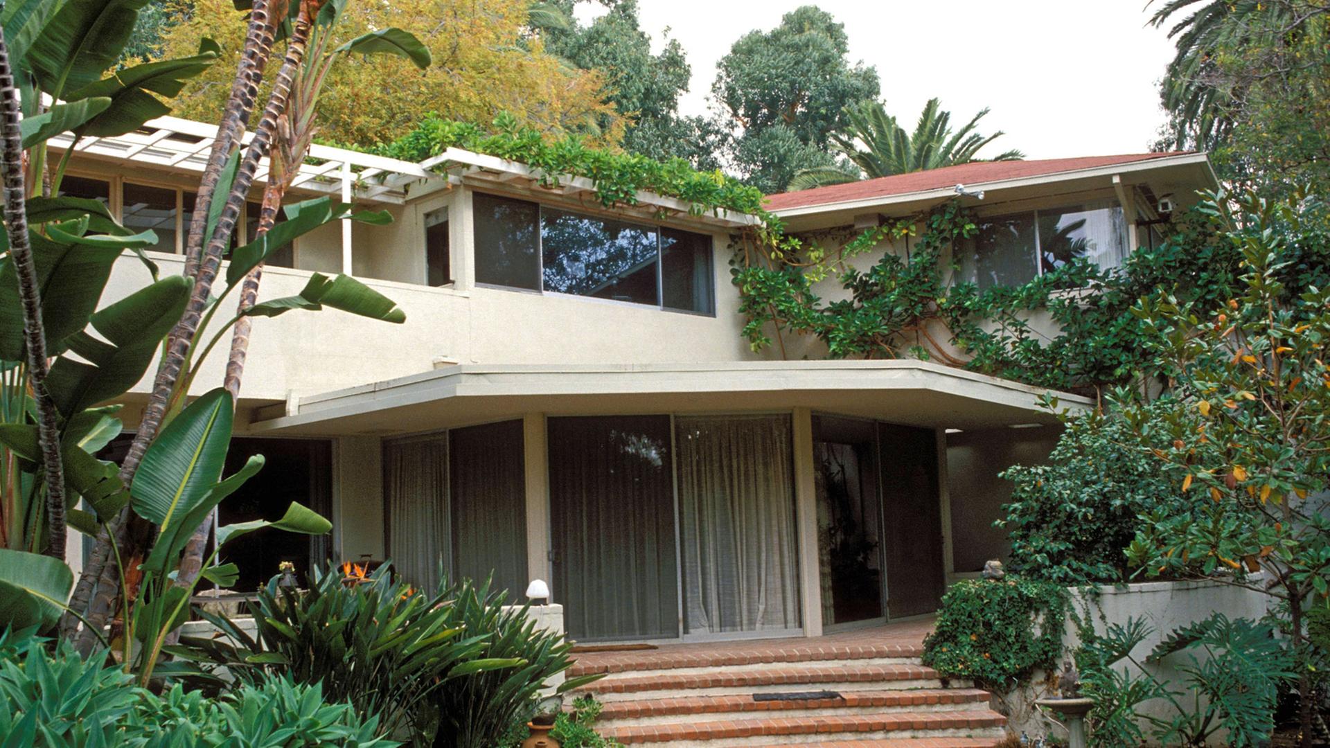 Außenansicht des ehemaligen Wohnhauses des Schriftstellers Thomas Mann in Los Angeles, aufgenommen in den 1980er-Jahren Außenansicht des ehemaligen Wohnhauses des Schriftstellers Thomas Mann in Los Angeles, aufgenommen in den 1980er-Jahren