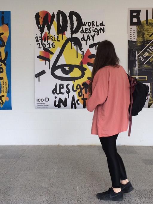 Plakatkausstellung "Near to Nothing" von Peter Bankov in Berlin