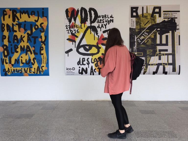 Plakatkausstellung "Near to Nothing" von Peter Bankov in Berlin