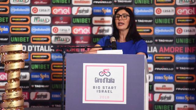 Sportministerin Miri Regev bei der Pressekonferenz zum Start des Giro d'Italia.