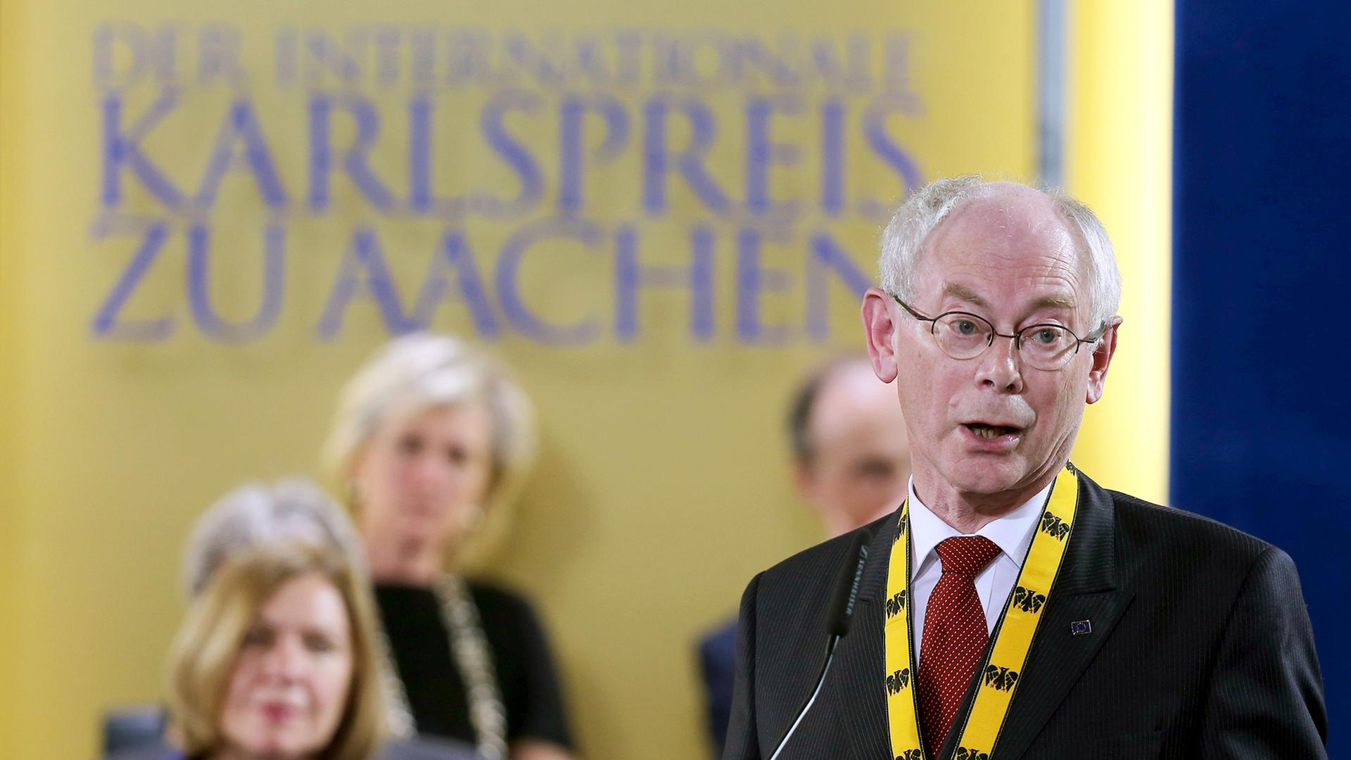 EU-Ratspräsidenten Herman Van Rompuy spricht nach der Preisverleihung. EU-Ratspräsidenten Herman Van Rompuy spricht nach der Preisverleihung.