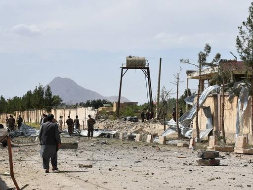 Ein Gebäude wurde bei einem Anschlag der Taliban in die Luft gesprengt