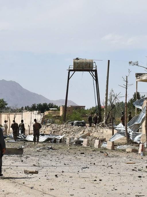 Ein Gebäude wurde bei einem Anschlag der Taliban in die Luft gesprengt