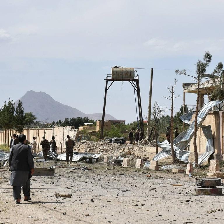 Ein Gebäude wurde bei einem Anschlag der Taliban in die Luft gesprengt 