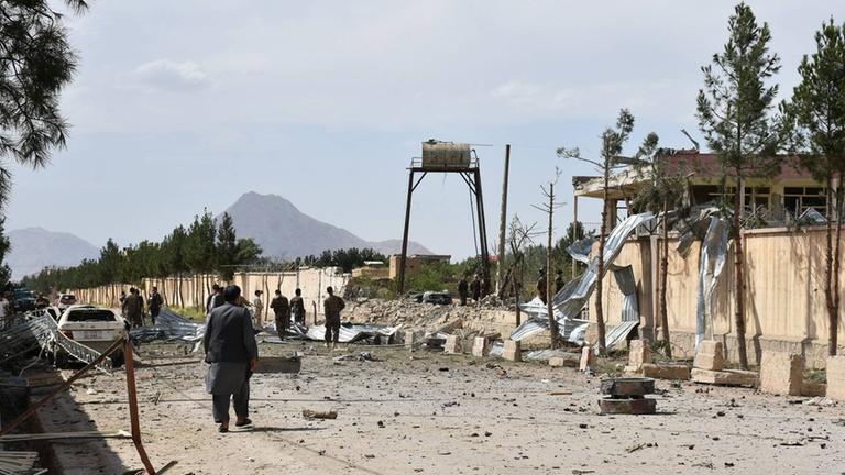 Ein Gebäude wurde bei einem Anschlag der Taliban in die Luft gesprengt 