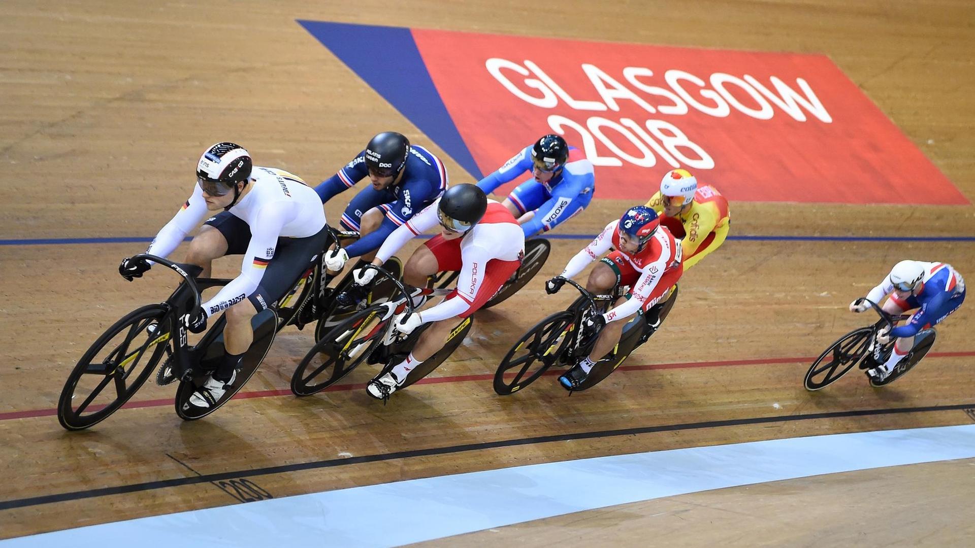 Der deutsche Bahnradfahrer Stefan Bötticher im Keirin-Qualifikationslauf. Der deutsche Bahnradfahrer Stefan Bötticher im Keirin-Qualifikationslauf.