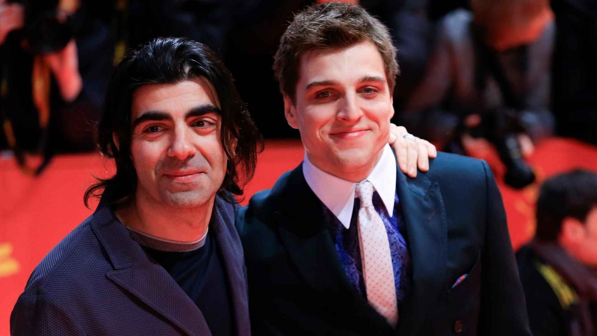 Der Regisseur Fatih Akin und Schauspieler Jonas Dassler (rechts) auf dem roten Teppich der 69. Berlinale (7. bis 17. Februar 2019). Der Regisseur Fatih Akin und Schauspieler Jonas Dassler (rechts) auf dem roten Teppich der 69. Berlinale (7. bis 17. Februar 2019).