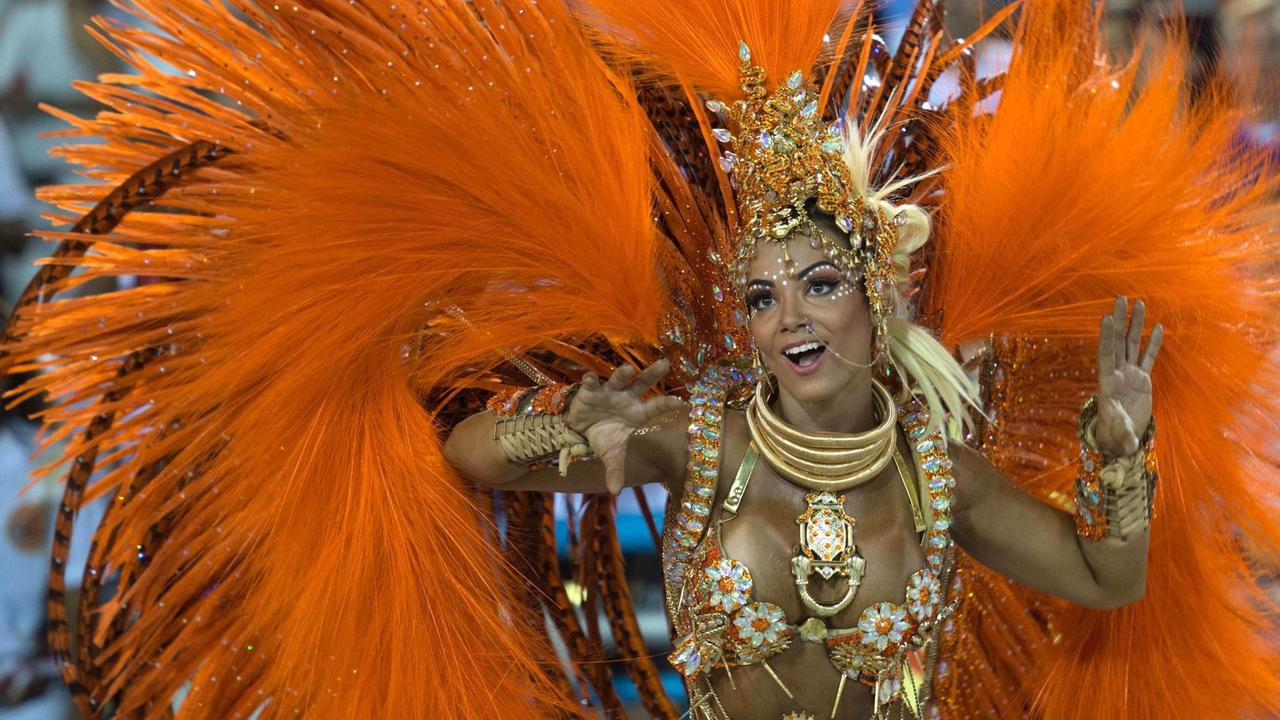 Schriller Körperschmuck beim Karneval in Rio
