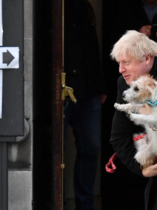 Boris Johnson nach seiner Stimmabgabe in London.