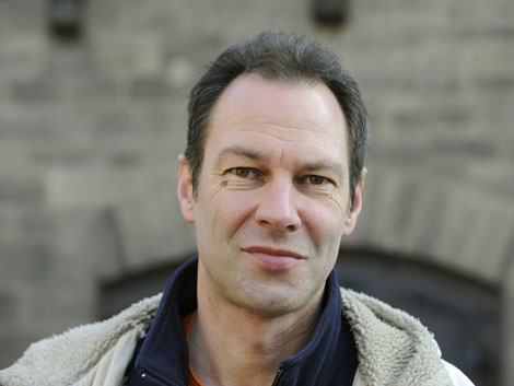 Der Regisseur Hans-Werner Kroesinger gehört zu den Pionieren des Dokumentar-Theaters Der Regisseur Hans-Werner Kroesinger gehört zu den Pionieren des Dokumentar-Theaters
