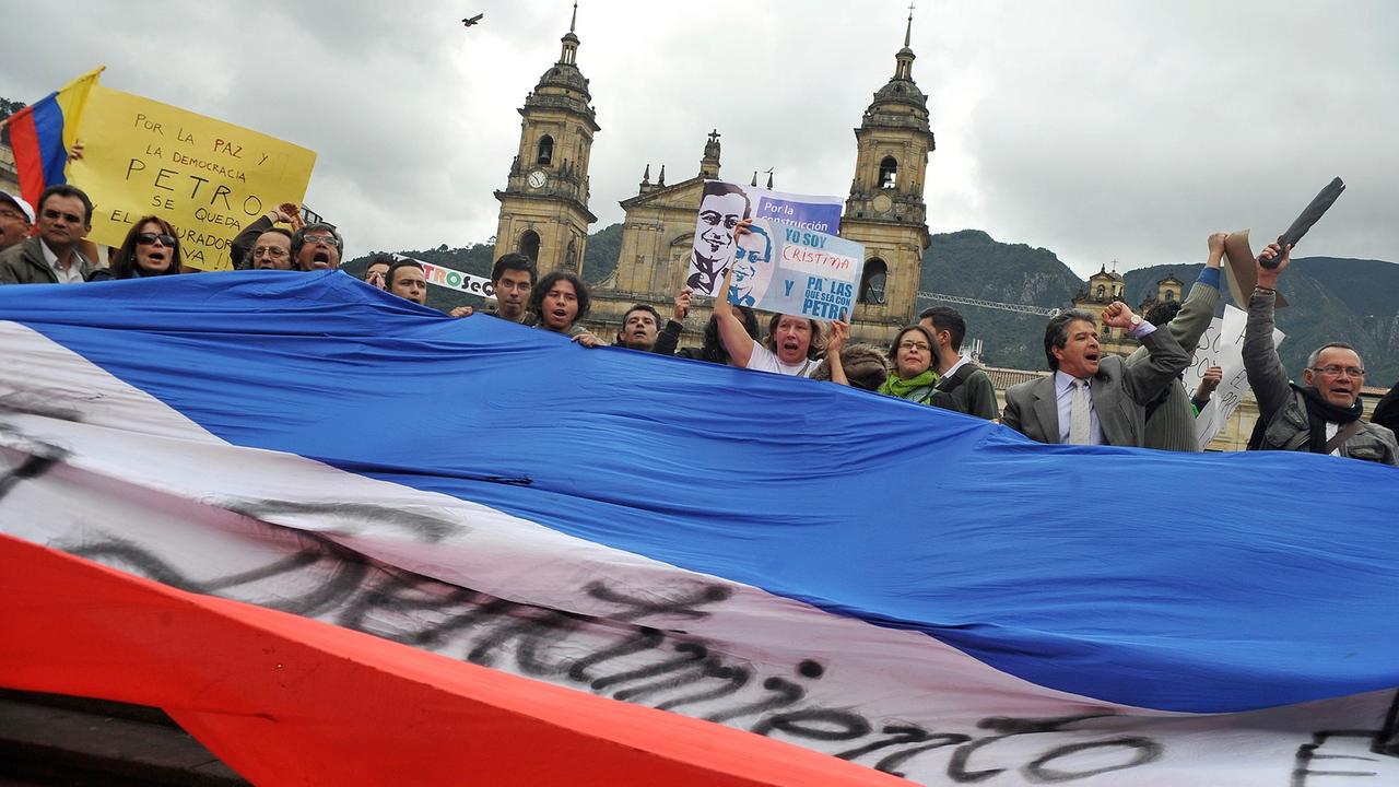 Unterstützer von Bürgermeister Gustavo Petro in Bogotá. Unterstützer von Bürgermeister Gustavo Petro in Bogotá.