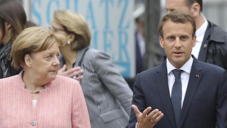 Merkel und Macron bei der Karlspreisverleihung in Aachen Merkel und Macron bei der Karlspreisverleihung in Aachen
