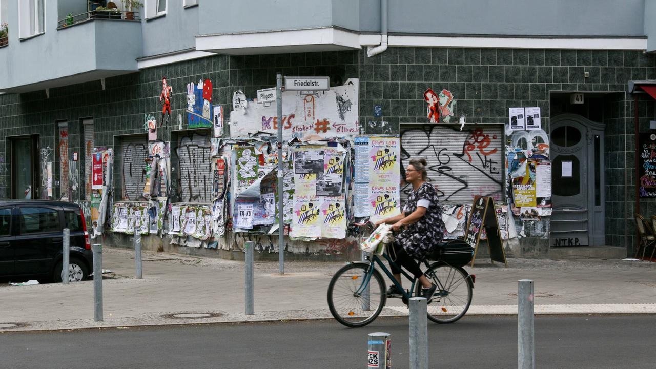 Straßenecke im Reuterkiez in Berlin-Neukölln Straßenecke im Reuterkiez in Berlin-Neukölln