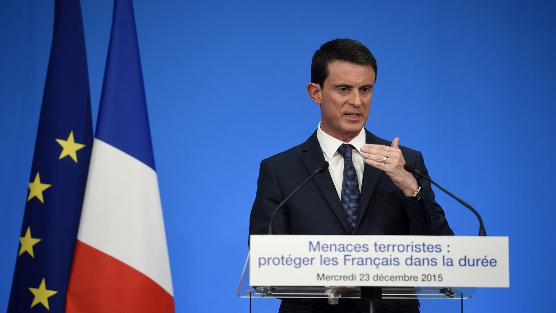 Der französische Premierminister Manuel Valls auf einer Pressekonferenz zur geplanten Verfassungsreform.