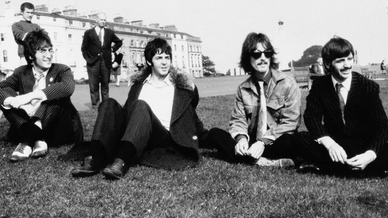 Die britische Popgruppe "The Beatles" mit Paul McCartney, John Lennon, Ringo Starr und George Harrison.