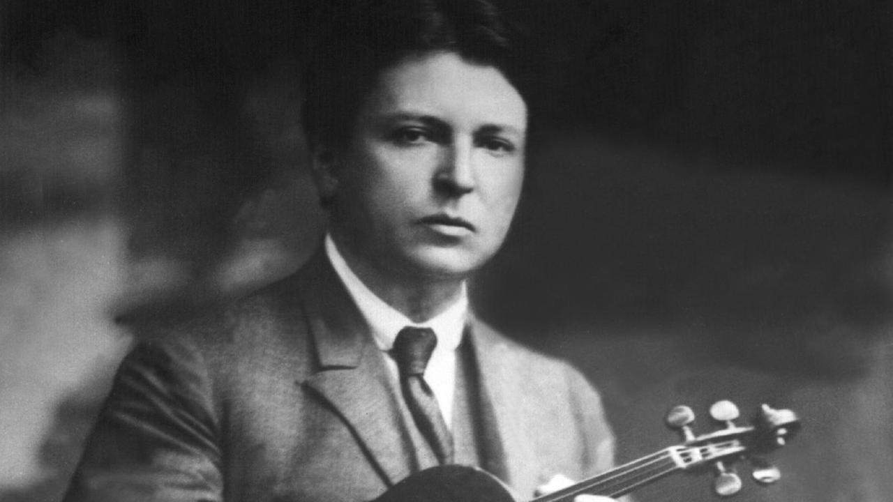 George Enescu, rumänischer Komponist und Violinist, Lehrer von Yehudi Menuhin. Er wurde am 19. August 1881 in Liveni geboren und verstarb am 4. Mai 1955 in Paris.