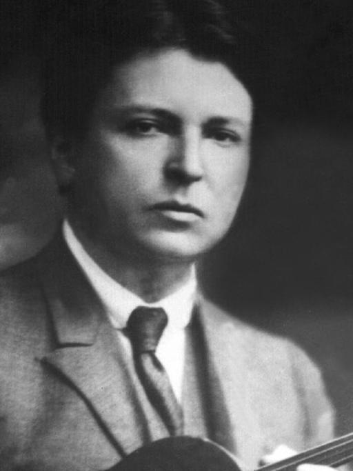 George Enescu, rumänischer Komponist und Violinist, Lehrer von Yehudi Menuhin. Er wurde am 19. August 1881 in Liveni geboren und verstarb am 4. Mai 1955 in Paris.