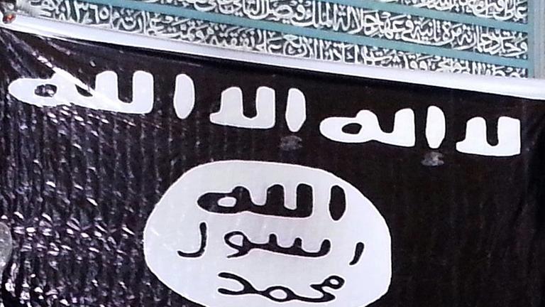 Eine IS-Flagge hängt an der Moschee in Mossul (12.9.2014) Eine IS-Flagge hängt an der Moschee in Mossul (12.9.2014)