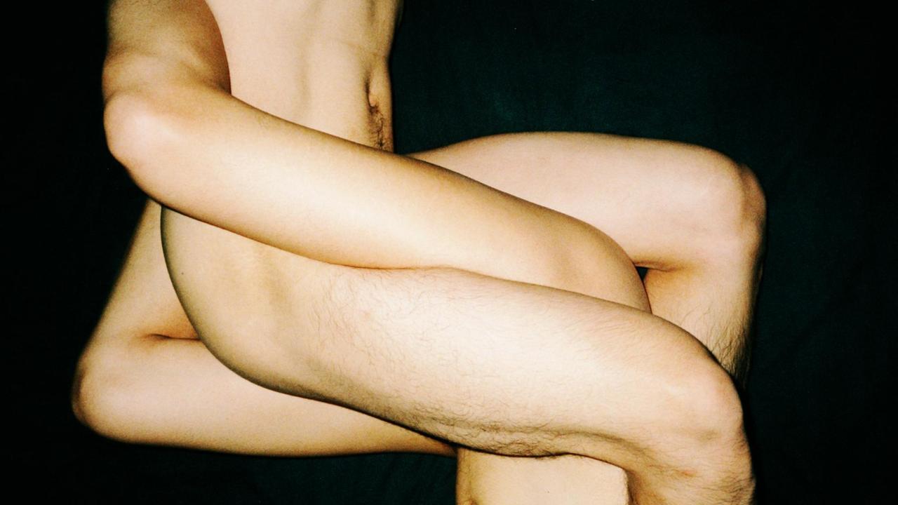 "Untitled 11" von Ren Hang.
"Untitled 11" von Ren Hang.