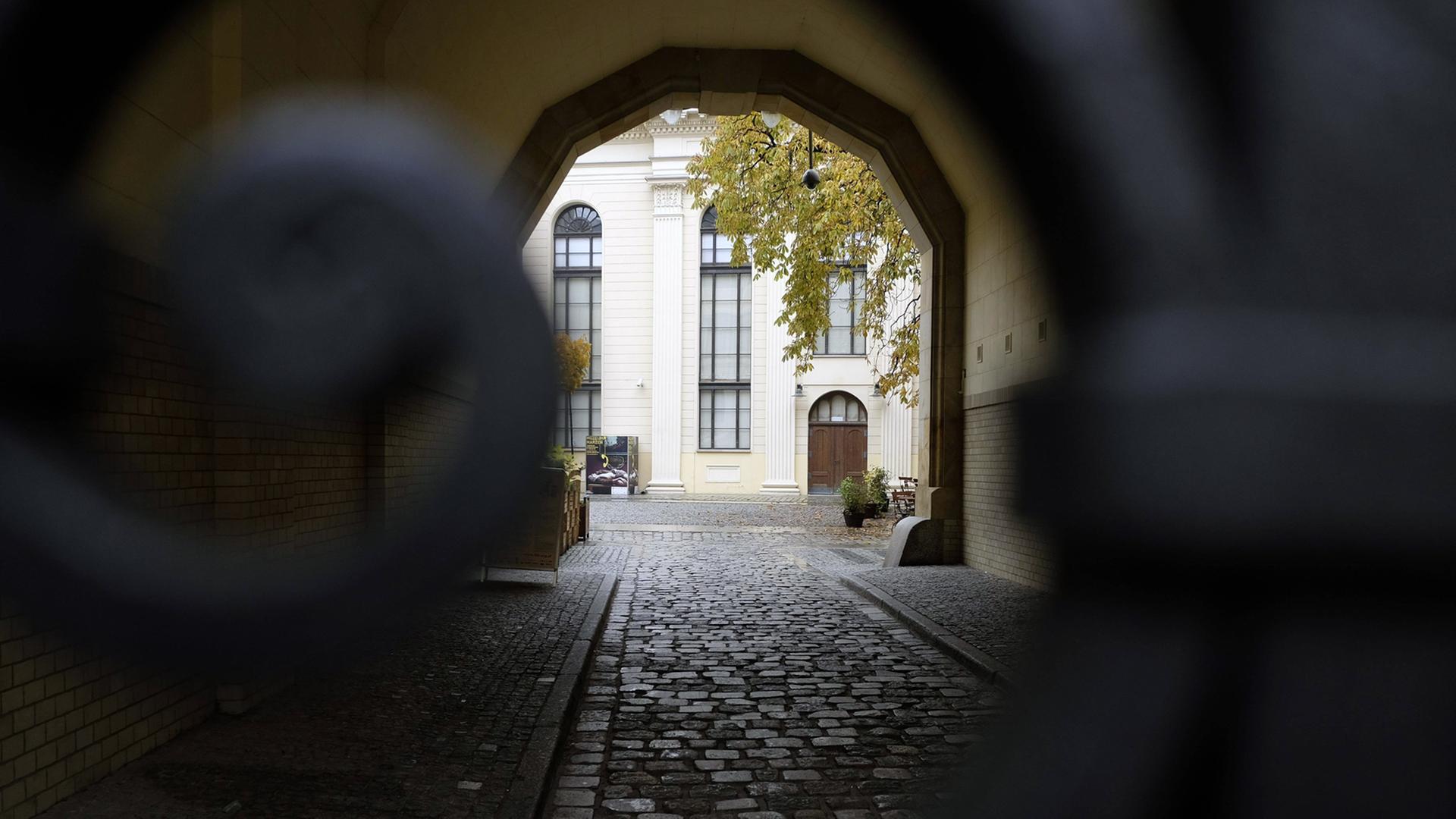 Eingang zu einer Synagoge im polnischen Wroclaw in der früheren Region Niederschlesien Eingang zu einer Synagoge im polnischen Wroclaw in der früheren Region Niederschlesien
