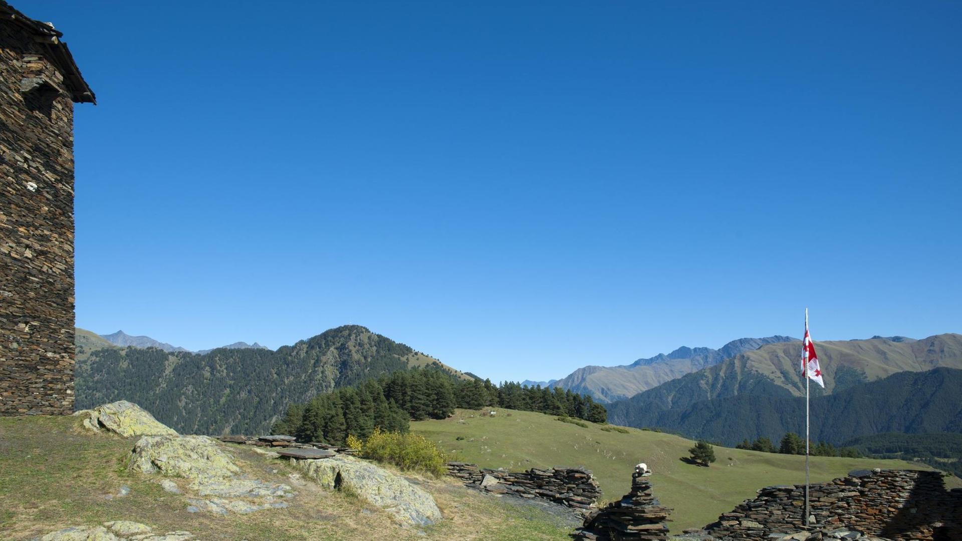 Georgien, Kachetien, Tuscheti-Nationalpark, Omalo, Oberdorf, auf der Keselo Festung. Georgien, Kachetien, Tuscheti-Nationalpark, Omalo, Oberdorf, auf der Keselo Festung.