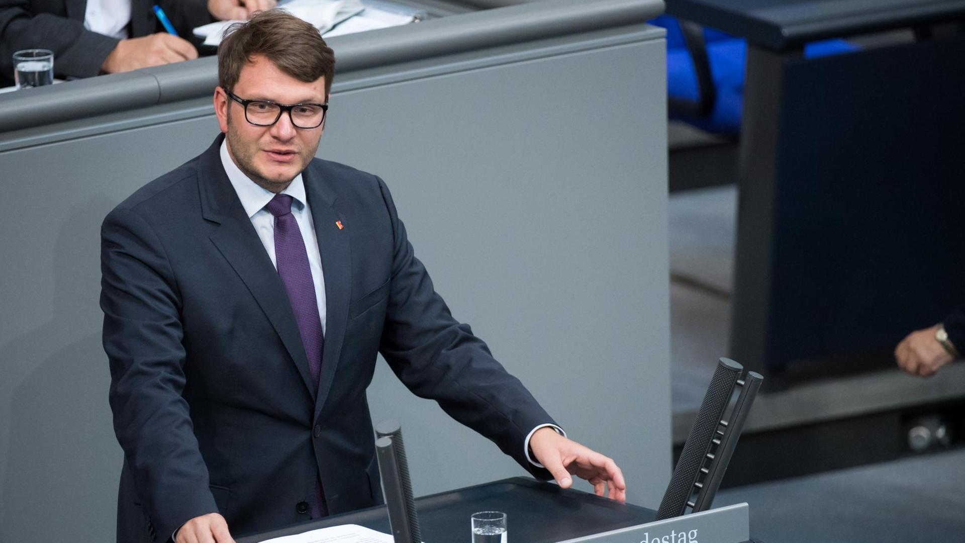 Marian Wendt (CDU) redet bei der Plenarsitzung des Deutschen Bundestages im Reichstagsgebäude. Marian Wendt (CDU) redet bei der Plenarsitzung des Deutschen Bundestages im Reichstagsgebäude.
