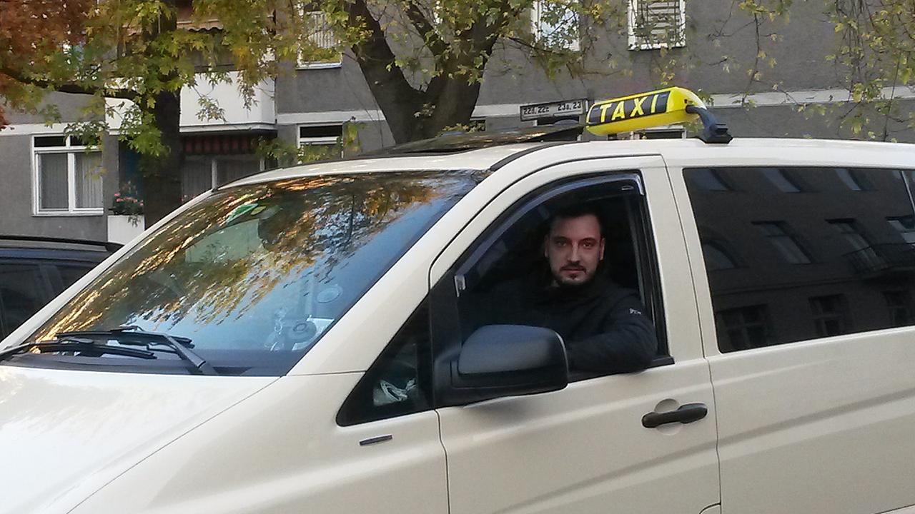 Durch fast nichts aus der Ruhe zu bringen: der Taxifahrer Muhammed Ergün. Durch fast nichts aus der Ruhe zu bringen: der Taxifahrer Muhammed Ergün.