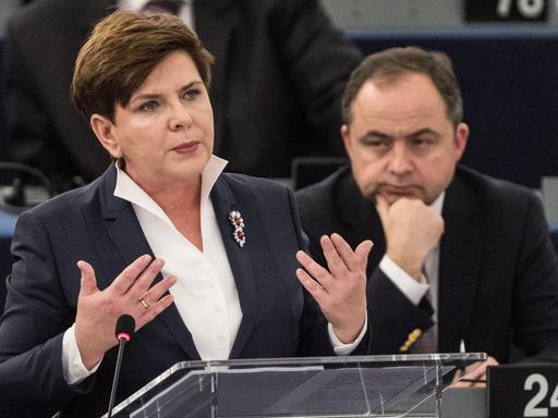 Die polnische Regierungschefin Beata Szydlo hält im Europaparlament in Straßburg eine Rede zur Lage in Polen.