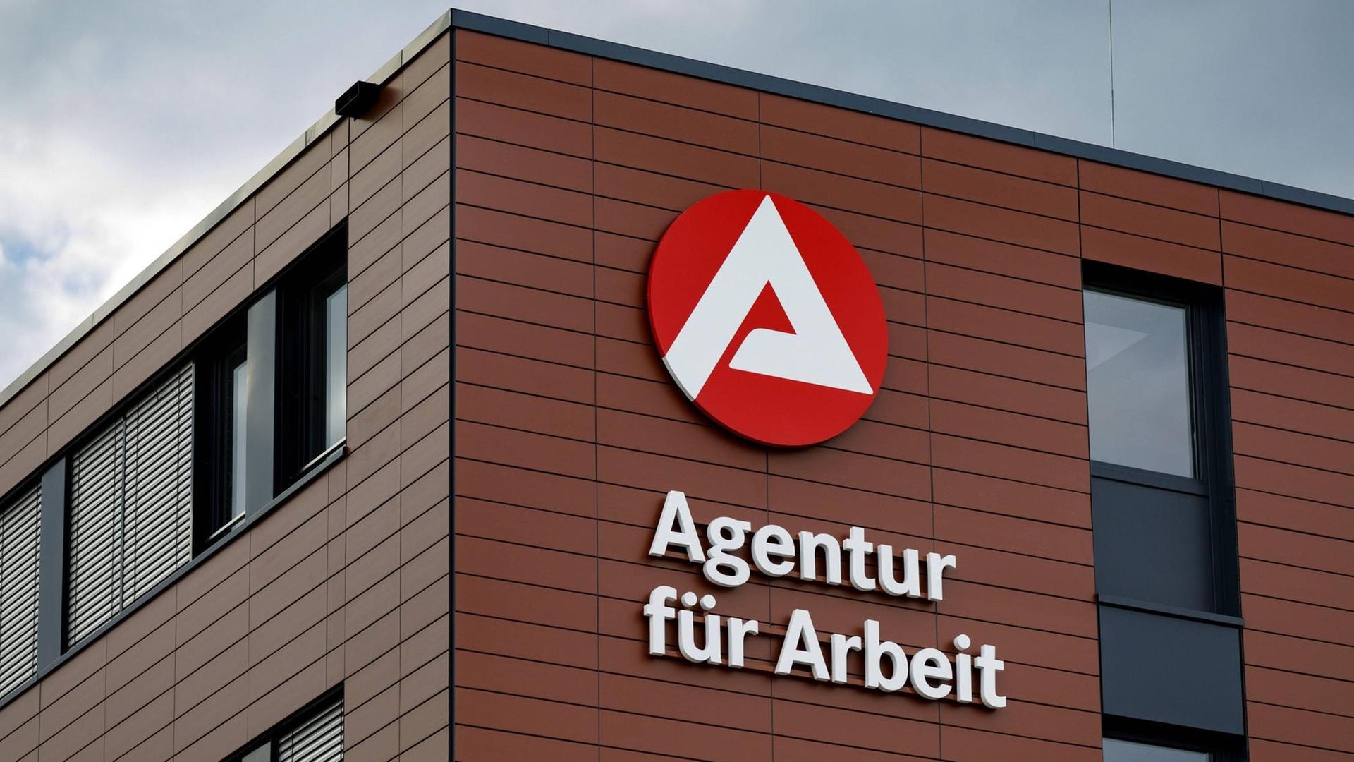 Arge-Logo an der Agentur für Arbeit in Köln Ossendorf. Arge-Logo an der Agentur für Arbeit in Köln Ossendorf.