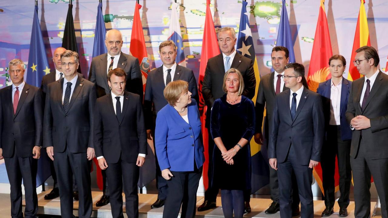 Die Teilnehmer der Balkan-Konferenz in Berlin, darunter Bundeskanzlerin Angela Merkel.