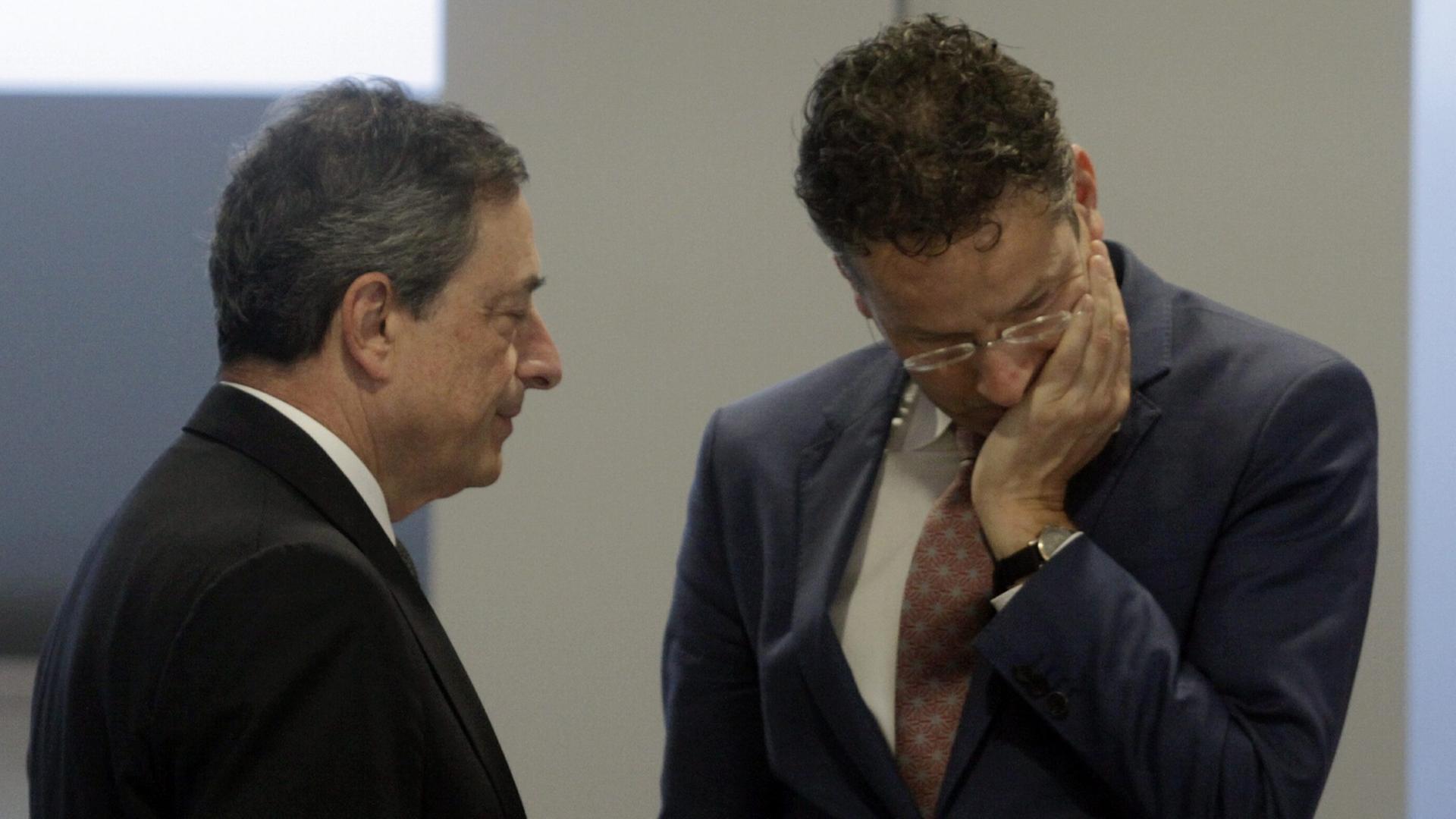 Der EZB-Präsident Mario Draghi (l.) und Eurogruppen-Chef Jeroen Dijsselbloem beim informellen Treffen der EU-Finanzminister in Riga. Der EZB-Präsident Mario Draghi (l.) und Eurogruppen-Chef Jeroen Dijsselbloem beim informellen Treffen der EU-Finanzminister in Riga.